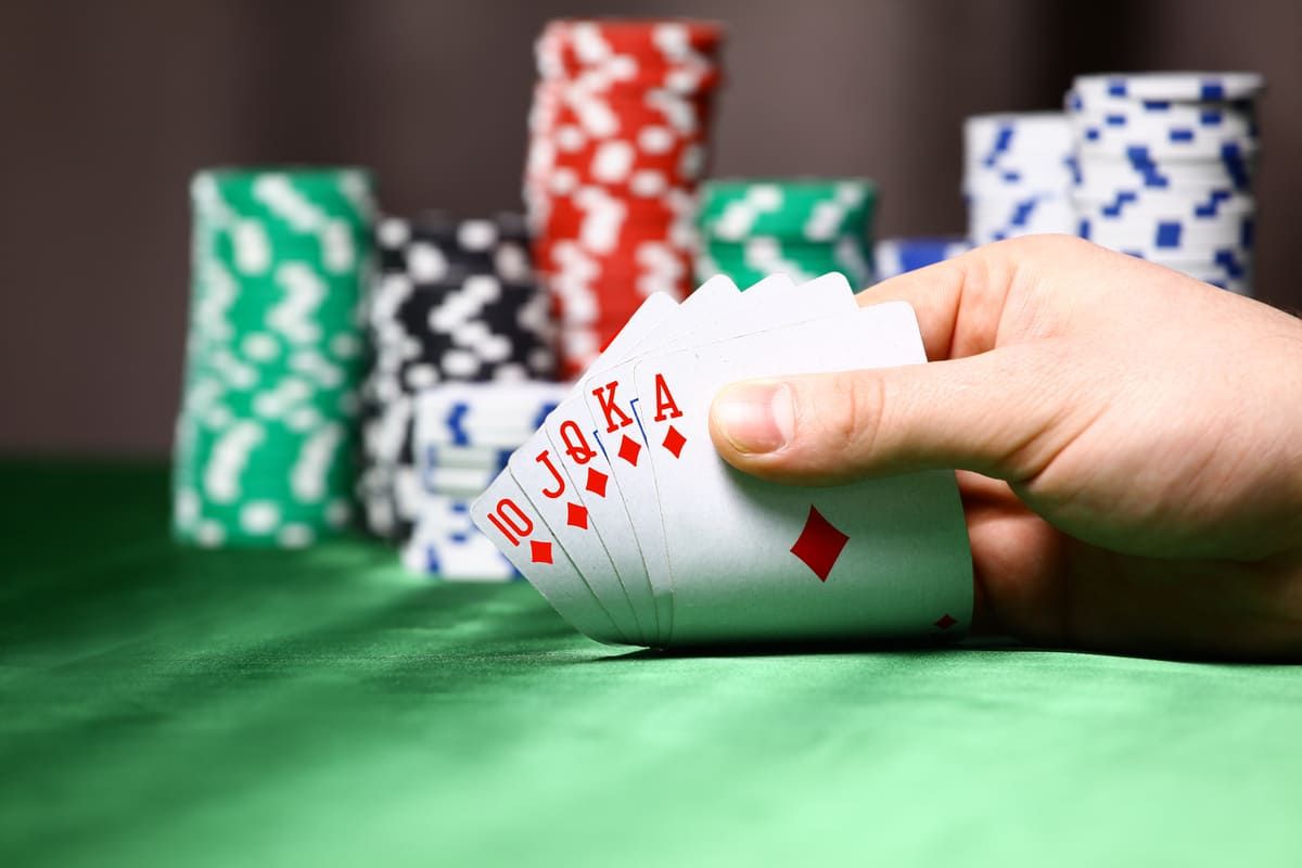 Royal Flush là gì? Hướng dẫn đầy đủ về tay bài Poker tốt nhất | Natural8