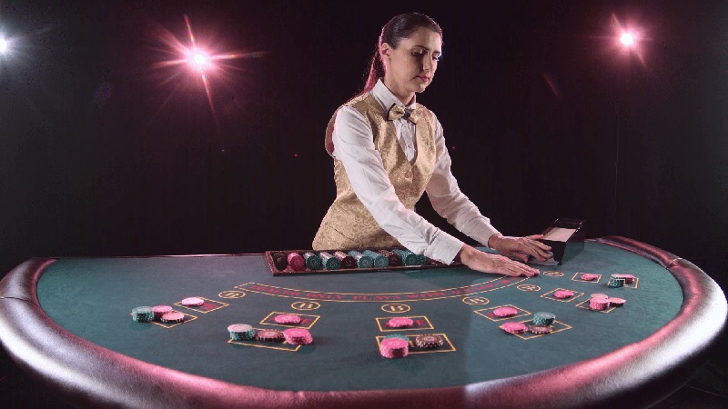 Dealer Casino Là Gì? Khám Phá Vai Trò Và Kỹ Năng Của Dealer