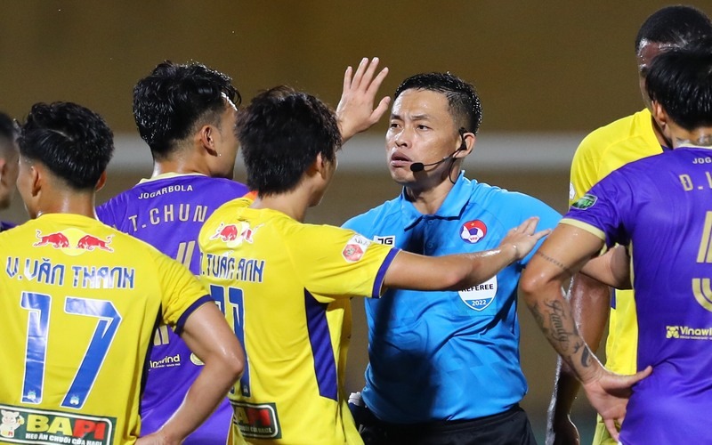 Những tranh cãi nổi bật tại V-League