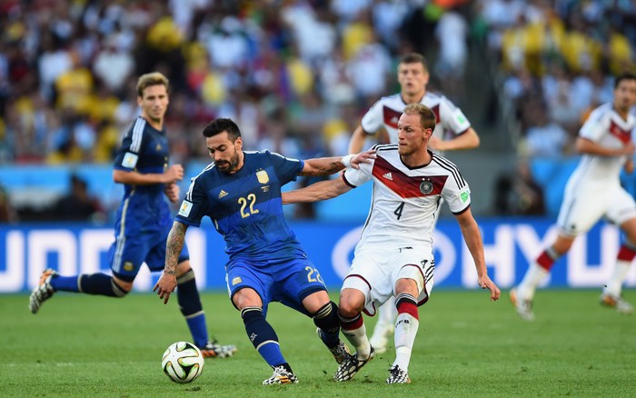 Trung bình mỗi cầu thủ chạy bao nhiêu km trong một trận World Cup?