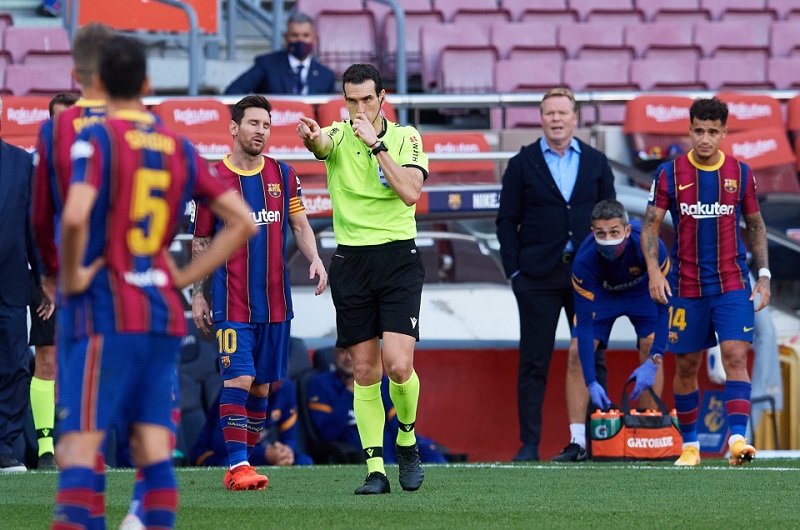 Treo Giò Trong Bóng Đá Là Gì? Một Số Trường Hợp Phải Chịu Án Treo Giò