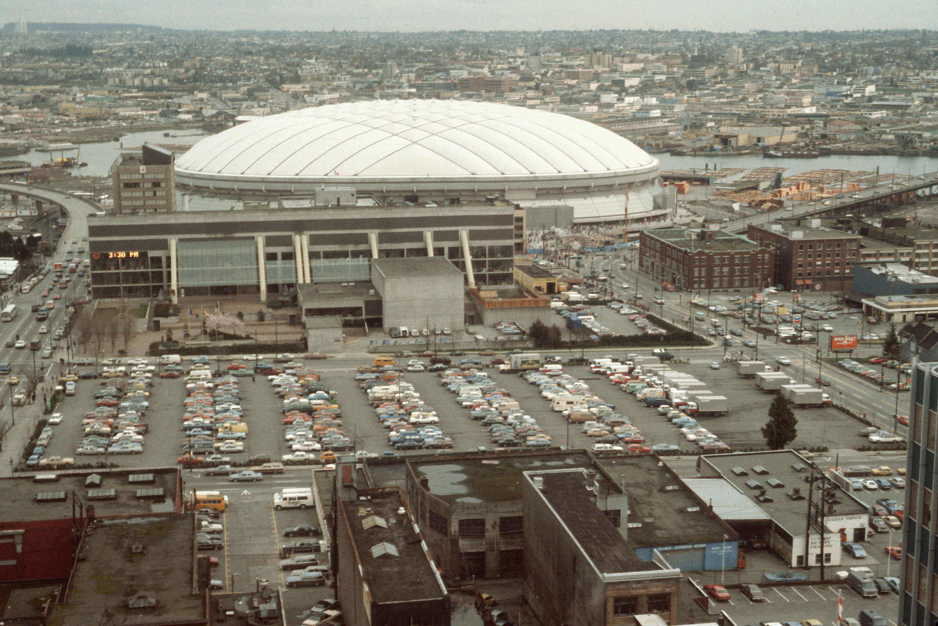 Mái vòm khí nén đặc trưng của BC Place