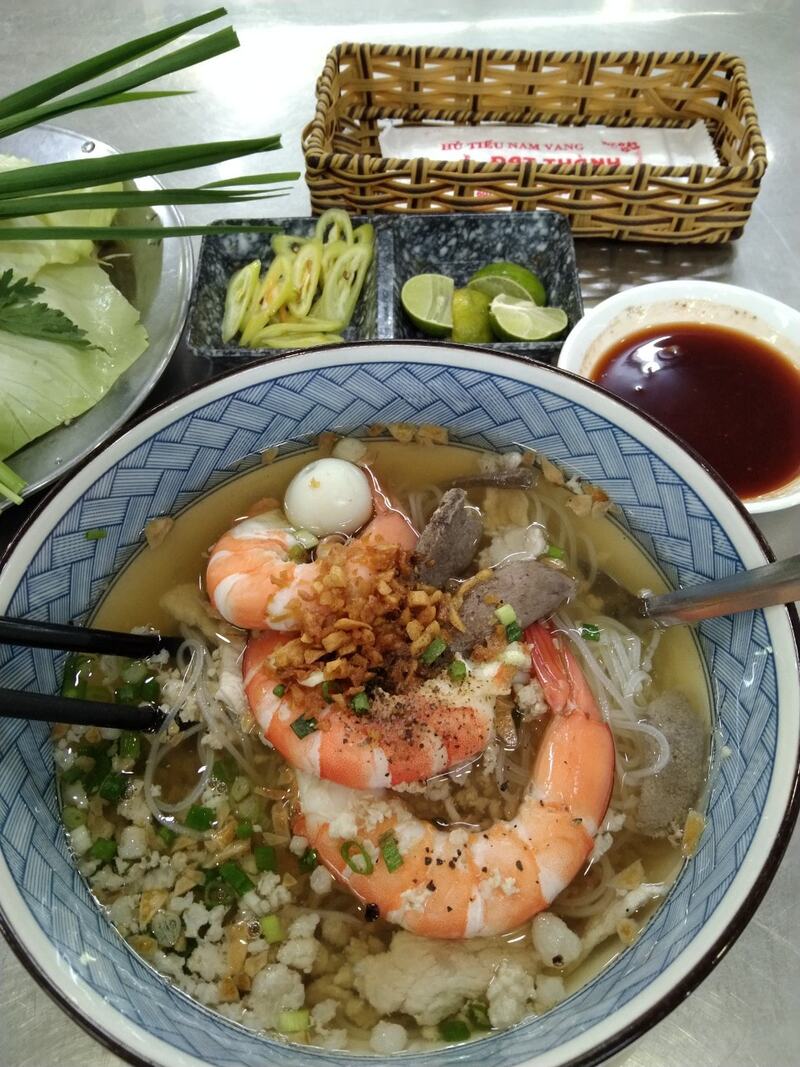 Hủ tiếu Nam Vang Đạt Thành đầy ắp topping