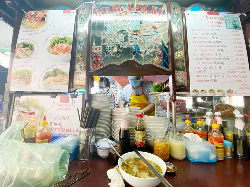 Xe hủ tiếu Giang Cẩu Ký đời thứ 3 tại chợ Tân Định