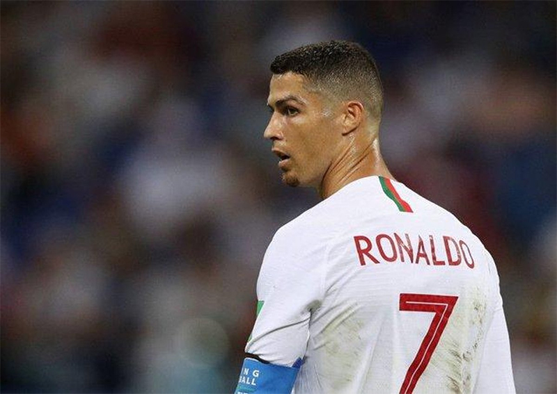 Siêu sao Cristiano Ronaldo - số 7 vĩ đại nhất lịch sử